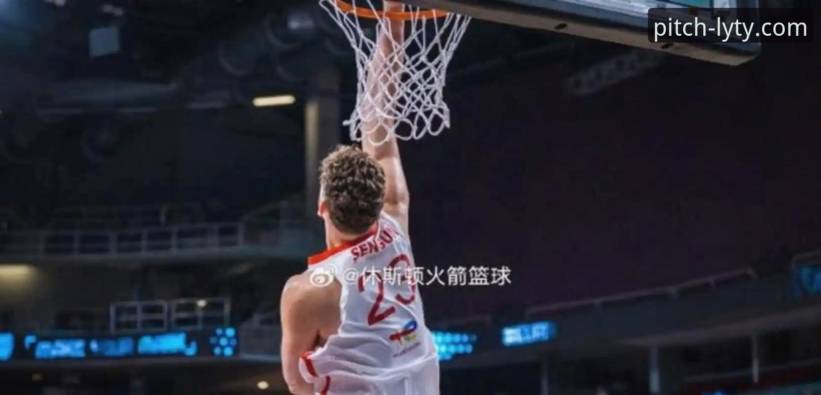 如何从火箭大胜尼克斯中看出一支球队的战术转型？